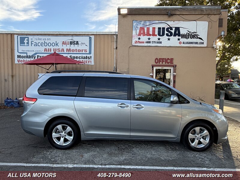 2014 Toyota Sienna LE 8-Passenger E grade