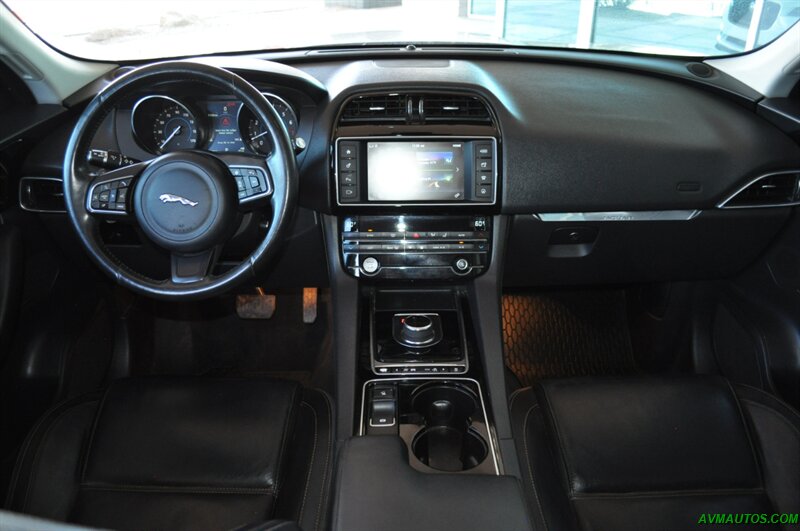 2017 Jaguar F-PACE 35t Prestige - Photo 3 - Scottsdale, AZ 85260