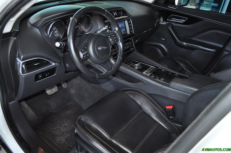 2017 Jaguar F-PACE 35t Prestige - Photo 18 - Scottsdale, AZ 85260