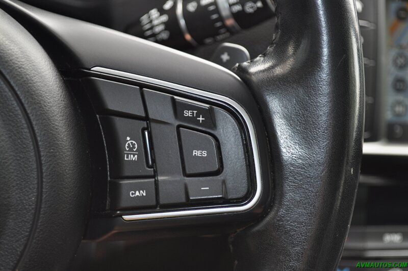 2018 Jaguar F-PACE 25t Premium   - Photo 34 - Scottsdale, AZ 85260