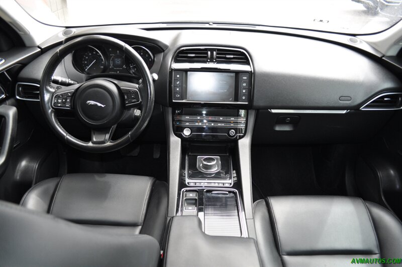 2018 Jaguar F-PACE 25t Premium   - Photo 3 - Scottsdale, AZ 85260