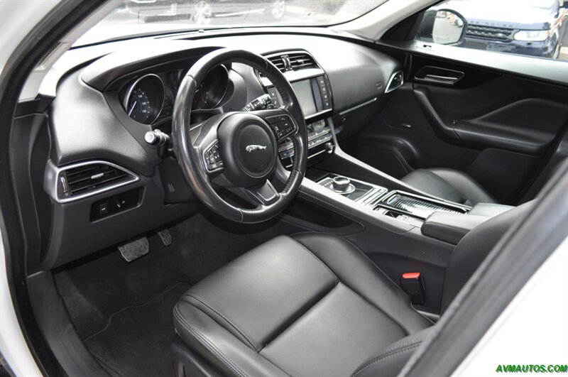 2018 Jaguar F-PACE 25t Premium   - Photo 18 - Scottsdale, AZ 85260