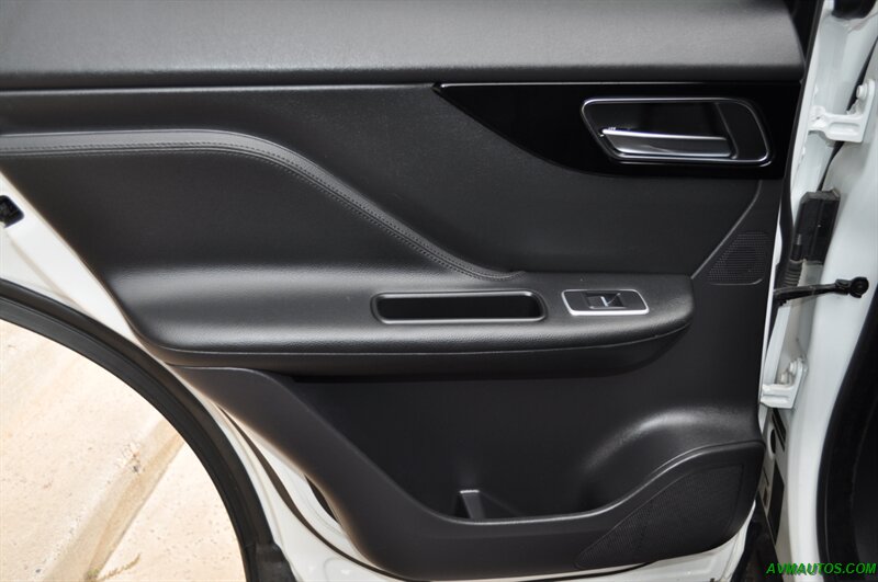 2018 Jaguar F-PACE 25t Premium   - Photo 22 - Scottsdale, AZ 85260