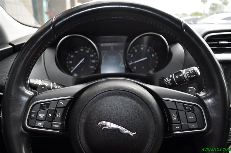 2018 Jaguar F-PACE 25t Premium   - Photo 27 - Scottsdale, AZ 85260