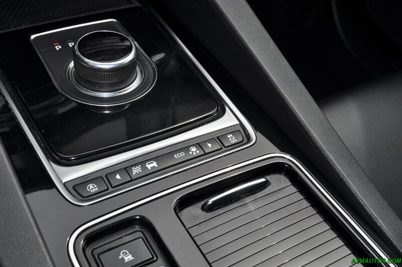2018 Jaguar F-PACE 25t Premium   - Photo 32 - Scottsdale, AZ 85260