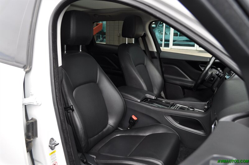 2018 Jaguar F-PACE 25t Premium   - Photo 17 - Scottsdale, AZ 85260