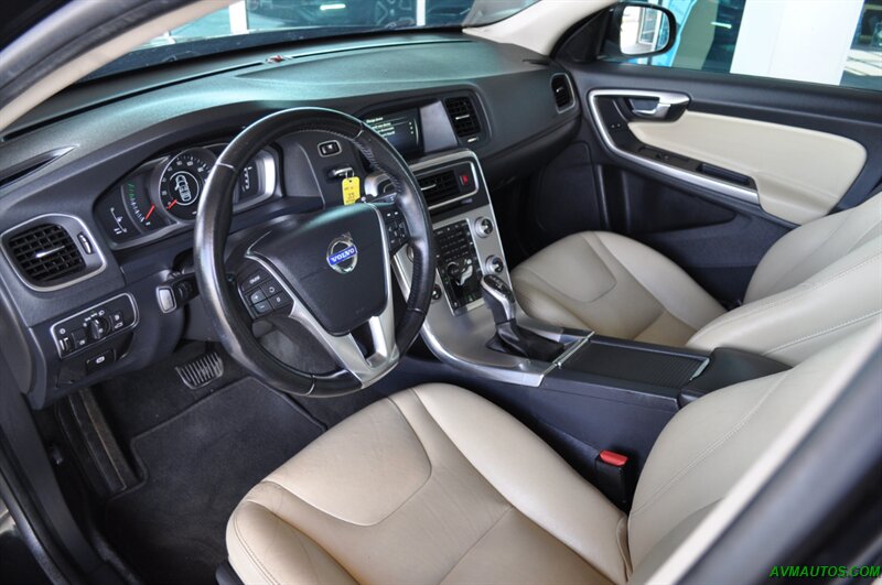 2017 Volvo S60 T5 Dynamic   - Photo 14 - Scottsdale, AZ 85260