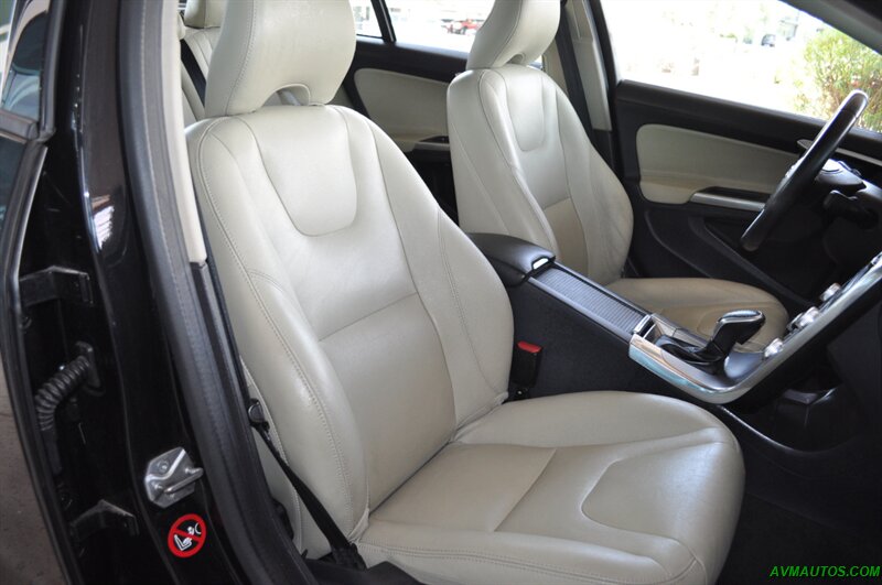 2017 Volvo S60 T5 Dynamic   - Photo 18 - Scottsdale, AZ 85260