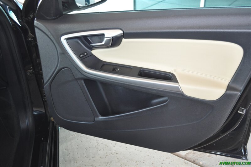 2017 Volvo S60 T5 Dynamic   - Photo 23 - Scottsdale, AZ 85260