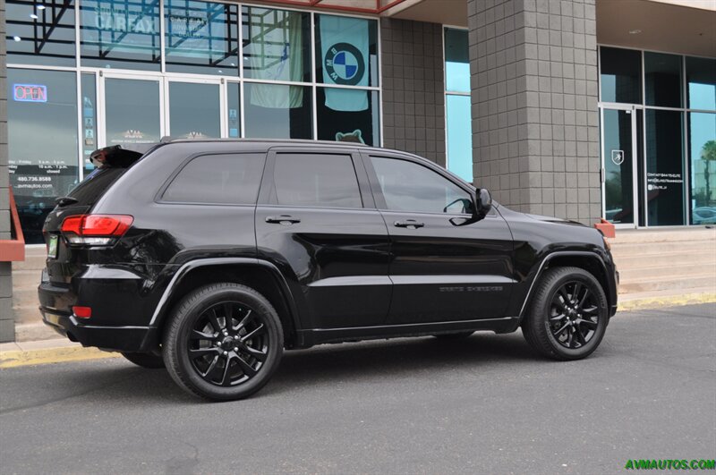 2017 Jeep Grand Cherokee Altitude   - Photo 11 - Scottsdale, AZ 85260