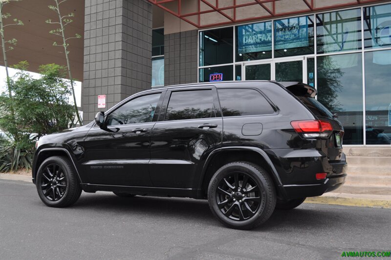 2017 Jeep Grand Cherokee Altitude   - Photo 10 - Scottsdale, AZ 85260