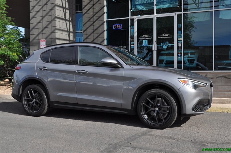 2018 Alfa Romeo Stelvio Ti Sport photo 3