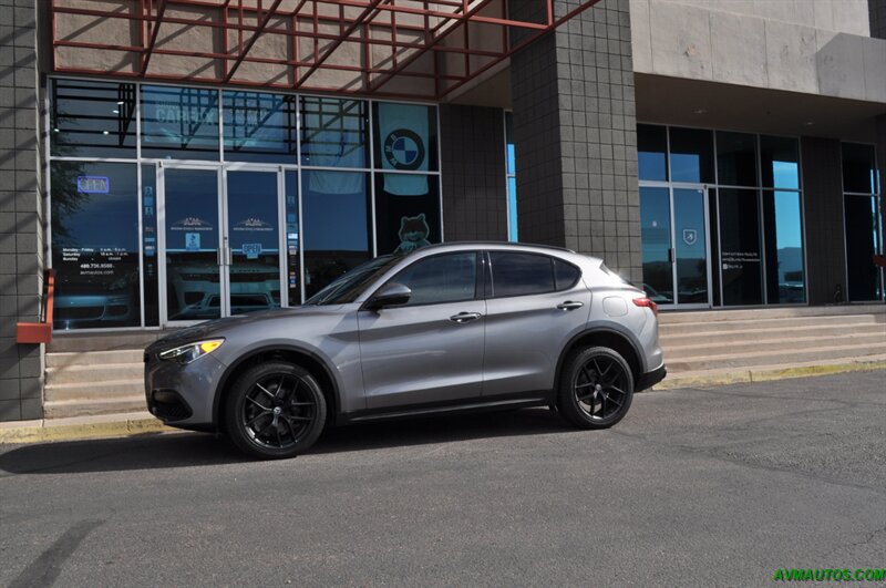 2018 Alfa Romeo Stelvio Ti Sport photo 2