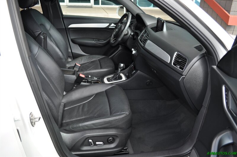 2018 Audi Q3 2.0T Premium Plus  S-Line Black Optic package - Photo 19 - Scottsdale, AZ 85260