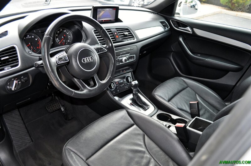 2018 Audi Q3 2.0T Premium Plus  S-Line Black Optic package - Photo 17 - Scottsdale, AZ 85260