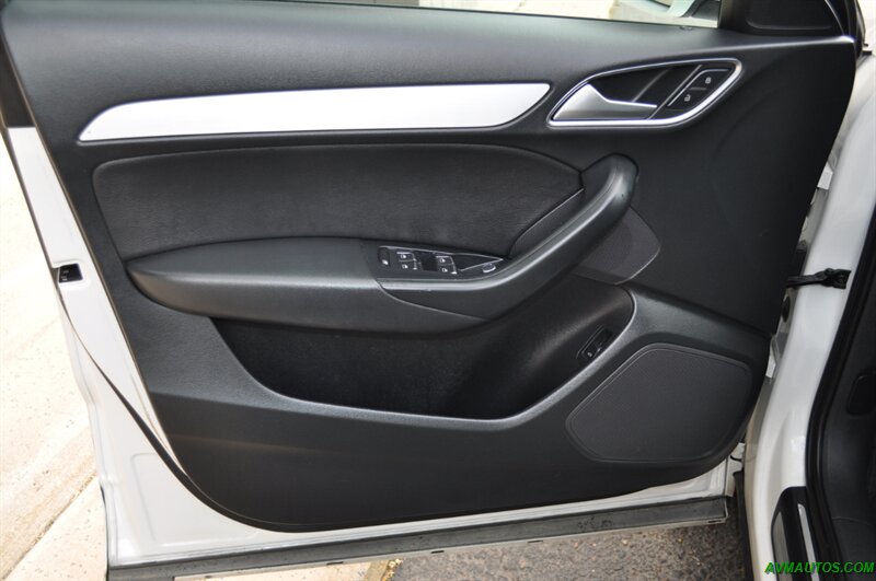 2018 Audi Q3 2.0T Premium Plus  S-Line Black Optic package - Photo 23 - Scottsdale, AZ 85260