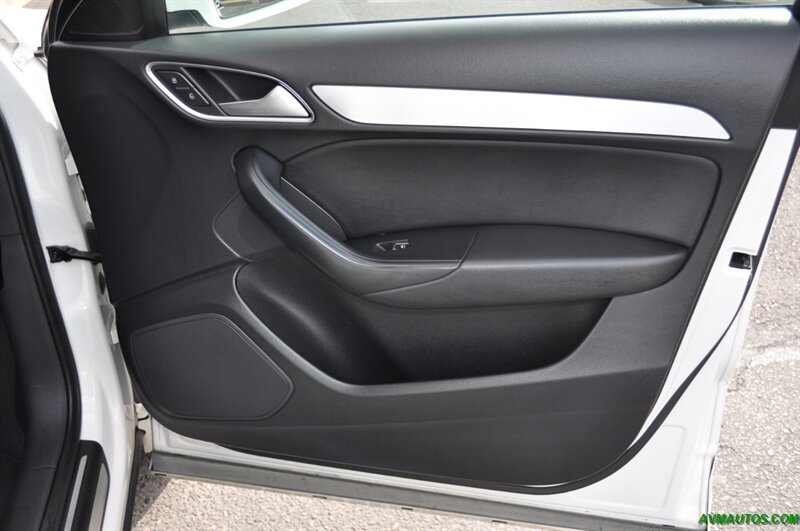 2018 Audi Q3 2.0T Premium Plus  S-Line Black Optic package - Photo 25 - Scottsdale, AZ 85260