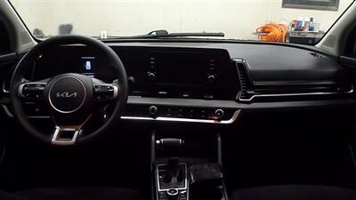 2023 Kia Sportage LX   - Photo 2 - Quincy, IL 62305