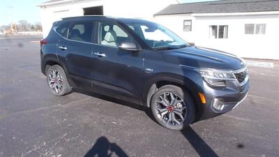 2022 Kia Seltos SX   - Photo 2 - Quincy, IL 62305
