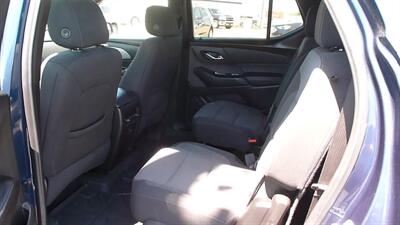 2023 Chevrolet Traverse LT Cloth - Photo 3 - Quincy, IL 62305