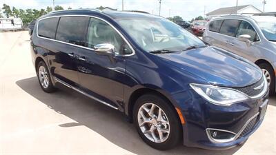 2017 Chrysler Pacifica Limited Van