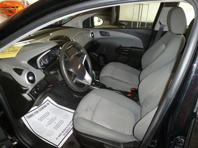 2020 Chevrolet Sonic LT - Photo 2 - Quincy, IL 62305