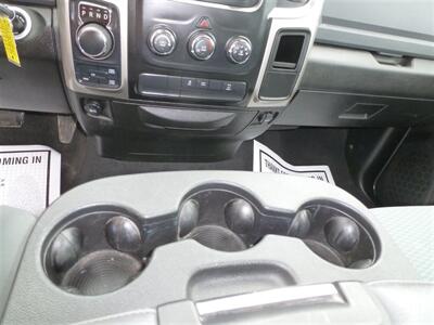 2019 RAM 1500 Classic SLT   - Photo 6 - Quincy, IL 62305