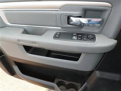 2019 RAM 1500 Classic SLT   - Photo 10 - Quincy, IL 62305