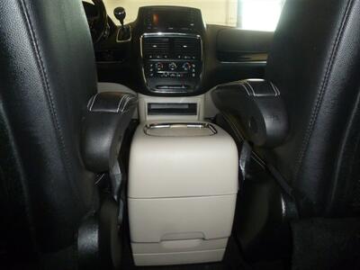 2019 Dodge Grand Caravan SXT   - Photo 7 - Quincy, IL 62305