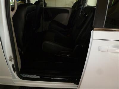 2019 Dodge Grand Caravan SXT   - Photo 5 - Quincy, IL 62305