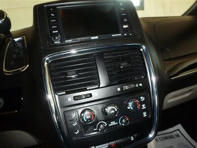 2019 Dodge Grand Caravan SXT   - Photo 9 - Quincy, IL 62305