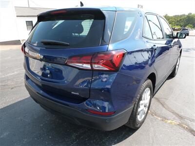 2023 Chevrolet Equinox LS   - Photo 2 - Quincy, IL 62305