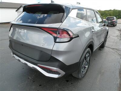 2023 Kia Sportage LX   - Photo 2 - Quincy, IL 62305