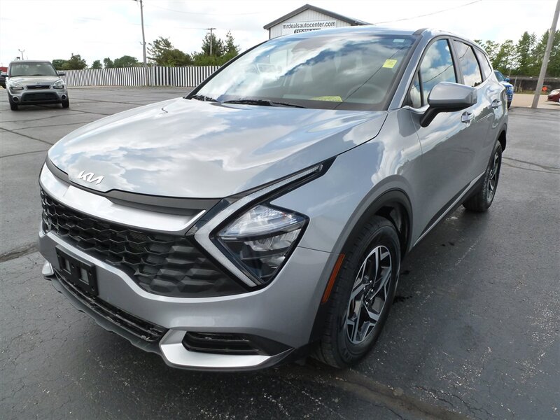 2023 Kia Sportage LX - Photo 1 - Quincy, IL 62305