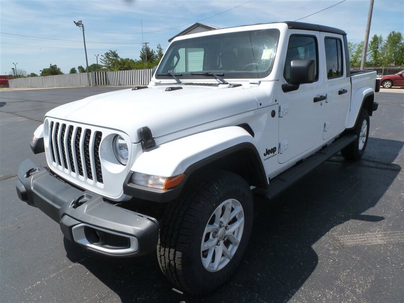 2023 Jeep Gladiator Sport S - Photo 1 - Quincy, IL 62305