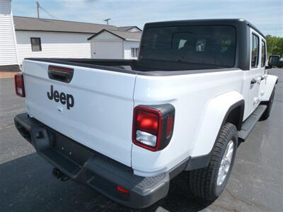 2023 Jeep Gladiator Sport S   - Photo 2 - Quincy, IL 62305