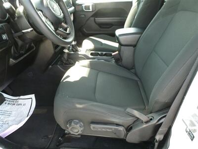 2023 Jeep Gladiator Sport S   - Photo 7 - Quincy, IL 62305