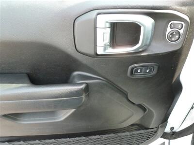 2023 Jeep Gladiator Sport S   - Photo 13 - Quincy, IL 62305