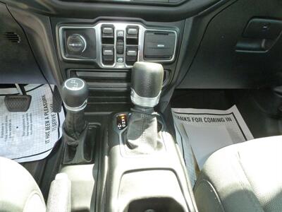 2023 Jeep Gladiator Sport S   - Photo 9 - Quincy, IL 62305