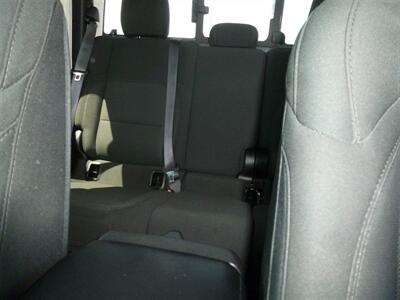 2023 Jeep Gladiator Sport S   - Photo 12 - Quincy, IL 62305