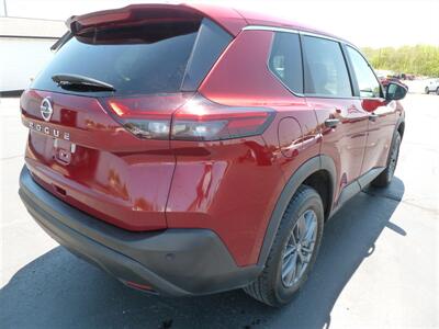 2021 Nissan Rogue S   - Photo 2 - Quincy, IL 62305