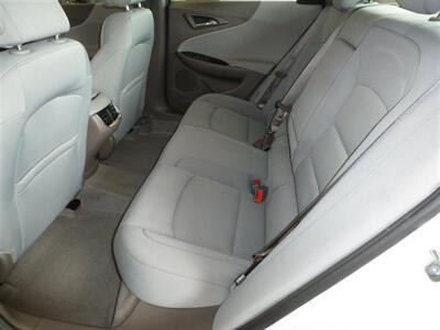 2022 Chevrolet Malibu LT   - Photo 4 - Quincy, IL 62305