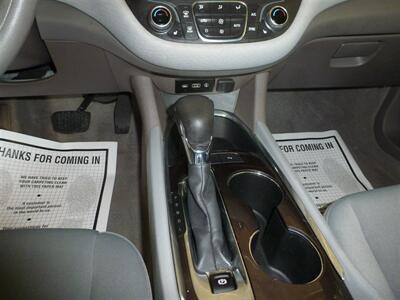 2022 Chevrolet Malibu LT   - Photo 8 - Quincy, IL 62305