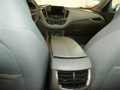 2022 Chevrolet Malibu LT   - Photo 5 - Quincy, IL 62305