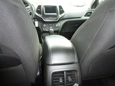 2019 Jeep Cherokee Latitude   - Photo 5 - Quincy, IL 62305