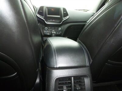 2019 Jeep Cherokee Latitude Plus   - Photo 5 - Quincy, IL 62305