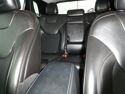 2019 Jeep Cherokee Latitude Plus   - Photo 11 - Quincy, IL 62305