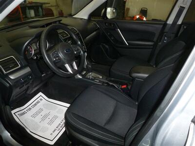 2017 Subaru Forester 2.5i Premium - Photo 2 - Quincy, IL 62305