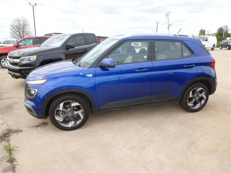 2025 Hyundai VENUE SEL  