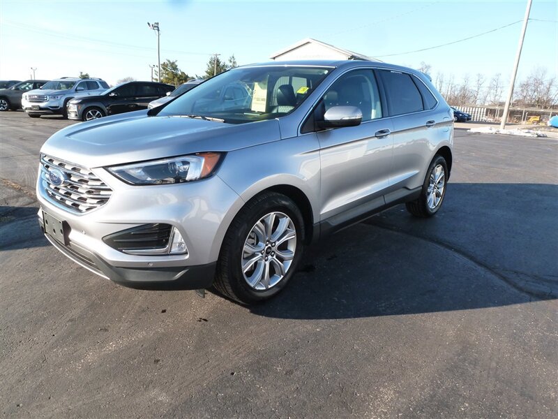 2024 Ford Edge Titanium's photo